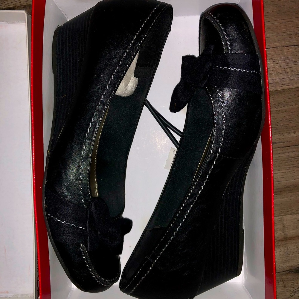 American Eagle black wedges